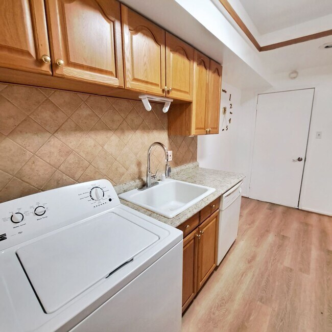 Building Photo - 10244 Prince Pl