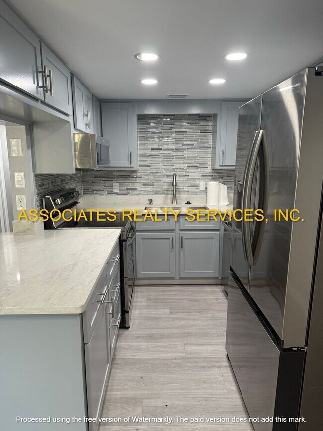 Building Photo - MUST SEE!!! 2BED/2BATH FULLY REMODELED UNIT IN GREENLEAF!!! FENCED BACK YARD!!!