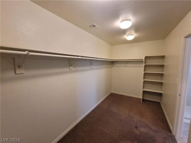 Building Photo - 2409 W Gilmore Ave