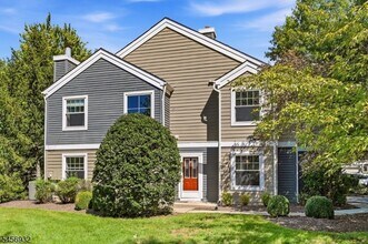 Building Photo - 81 Village Cir