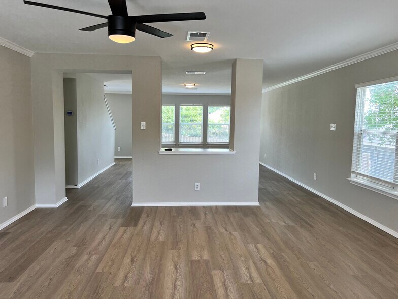 Building Photo - 6814 Knights