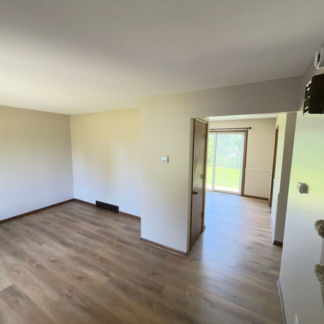 Building Photo - Updated Two Bedroom Duplex in Jenison!