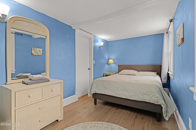 Building Photo - 67 Hill St