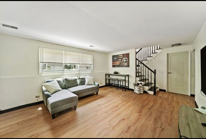Building Photo - 2516 Jackson Dr