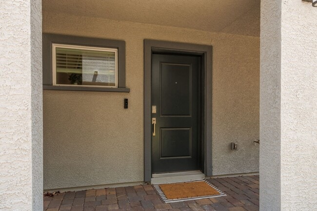 Building Photo - Newer townhome in the NW