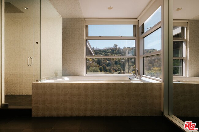 Building Photo - 2651 Nichols Canyon Rd