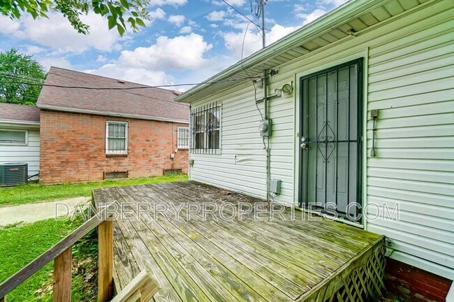 Building Photo - 833 Turner Ave