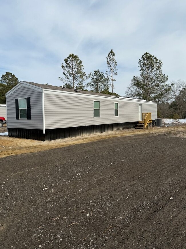 Building Photo - 3 Bed / 2 Bath Rental Available – Loris Area