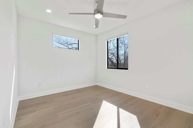 Building Photo - 1405 Perez St