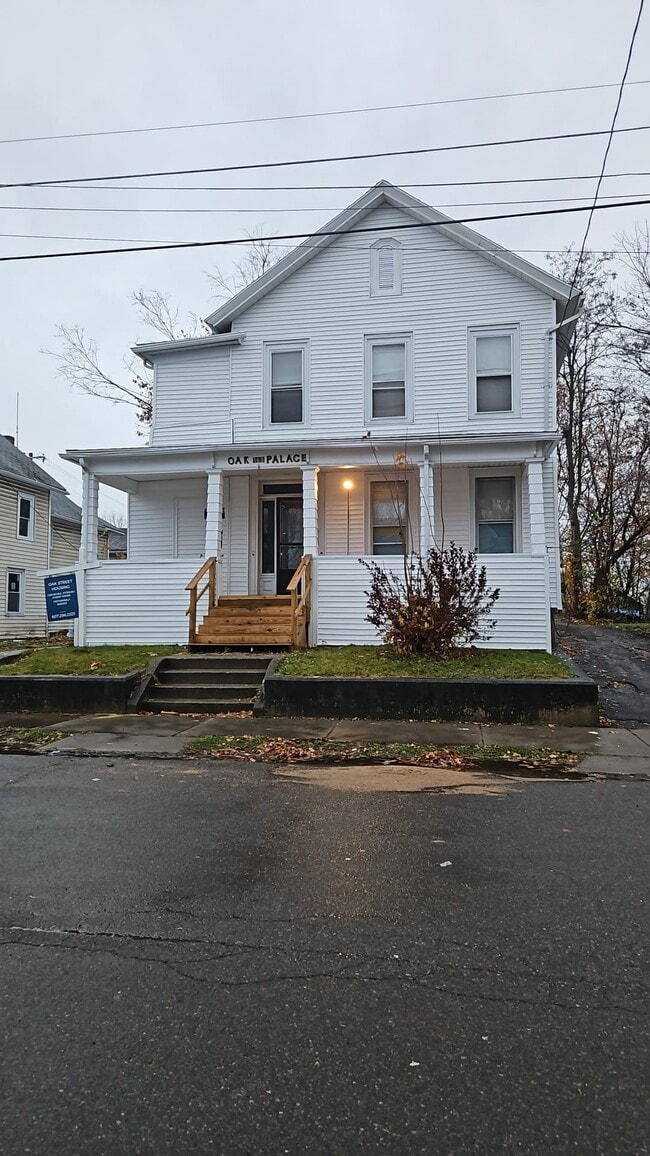 Building Photo - 163 Oak St