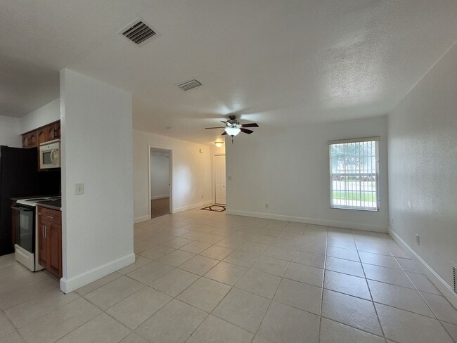 Building Photo - 10 Winding Ridge Rd