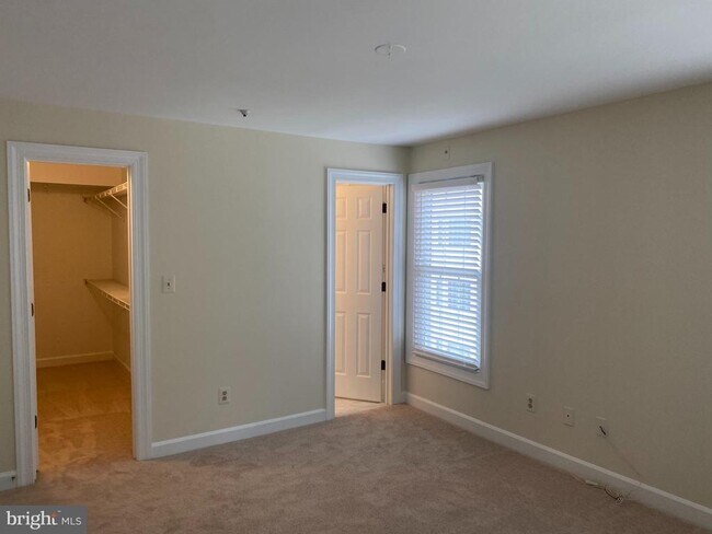 Building Photo - 12233 Fairfield House Dr