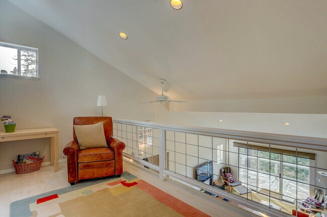 Building Photo - 3500 Fir Mountain Rd