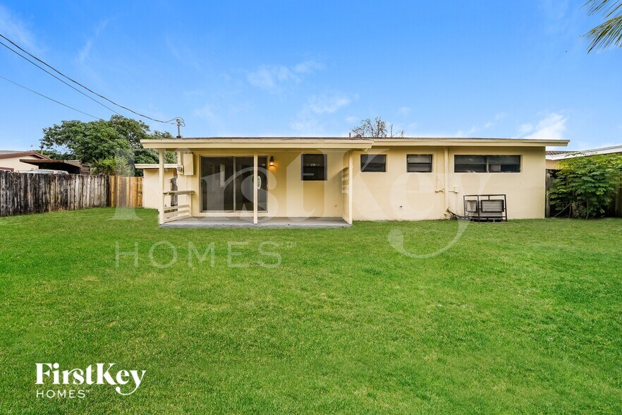 Building Photo - 1941 SW 38th Ave