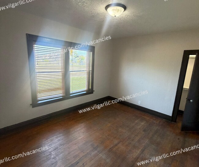 Building Photo - 3713 Hemlock St