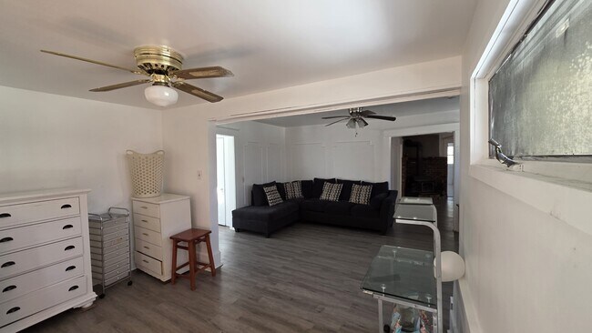 Building Photo - 208 Glenmere Rd