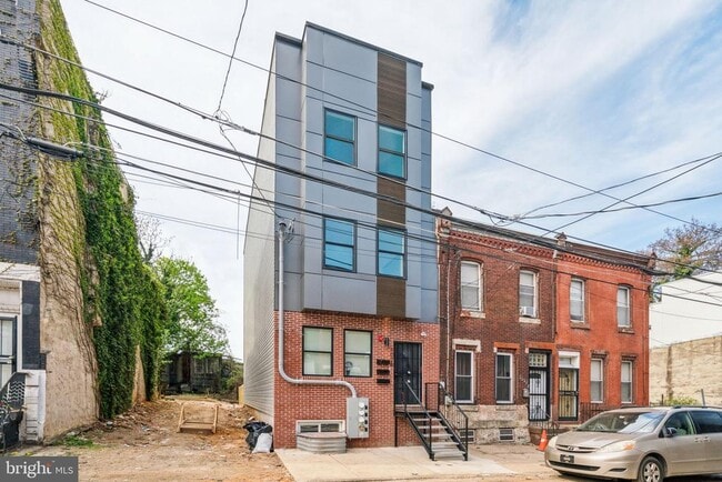 Building Photo - 1028 W Dauphin St