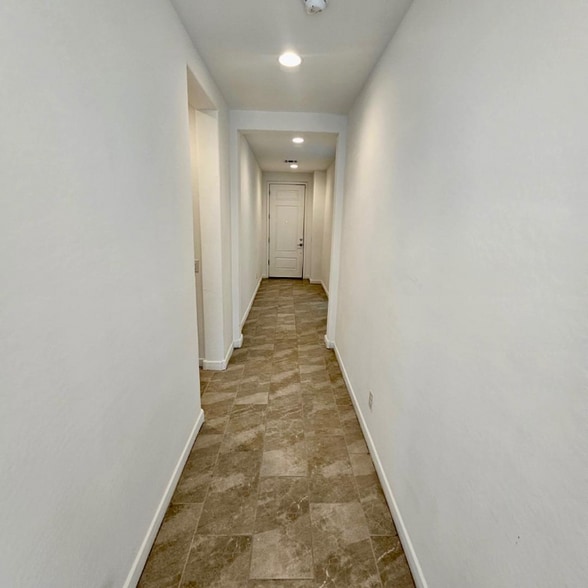 Building Photo - 1660 W Paseo Way