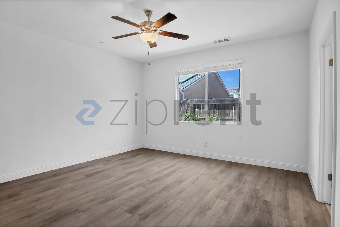 Building Photo - Unit