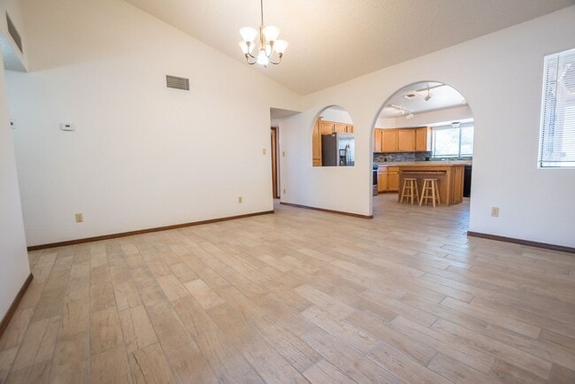 Building Photo - Large Home in Quiet Area, 3 Bedroom, 2 Bat...