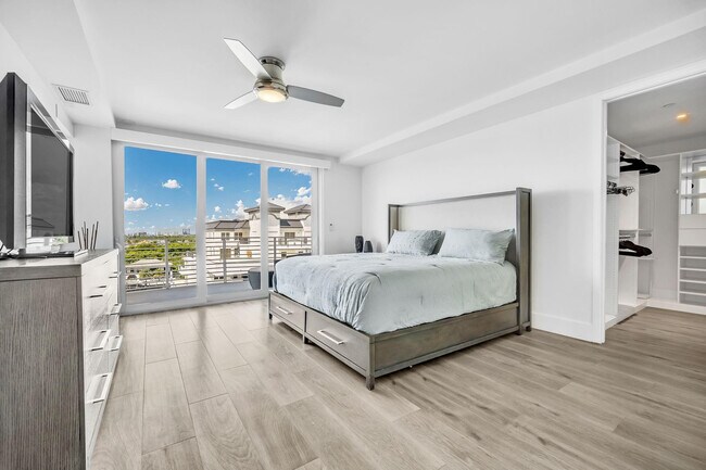 Building Photo - 612 Bayshore Dr