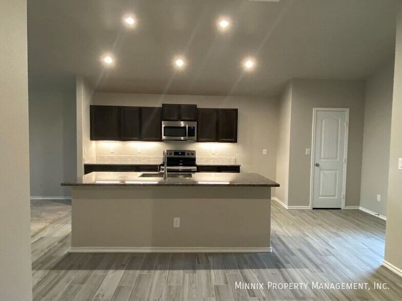 Building Photo - 1217 E 89th St