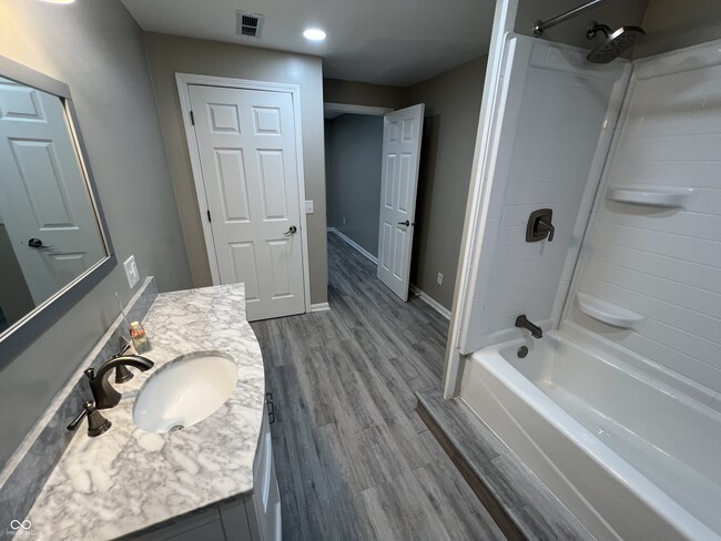 Building Photo - 344 W Columbine Ln