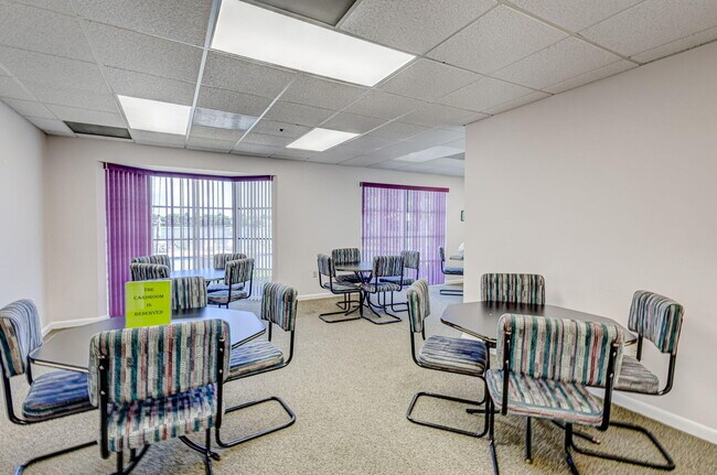 Building Photo - 1891 Oak Berry Cir