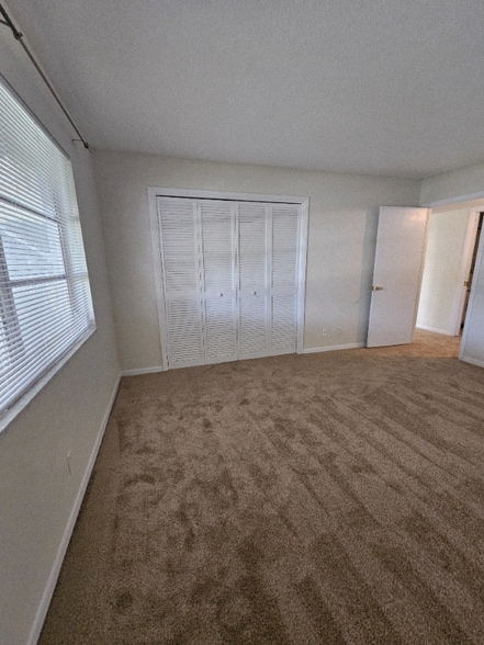 Building Photo - 277 W High Point Ct