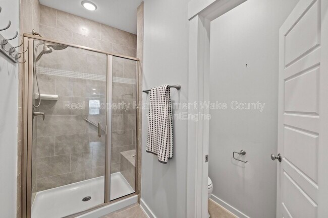 Building Photo - 410 Triumph Ln