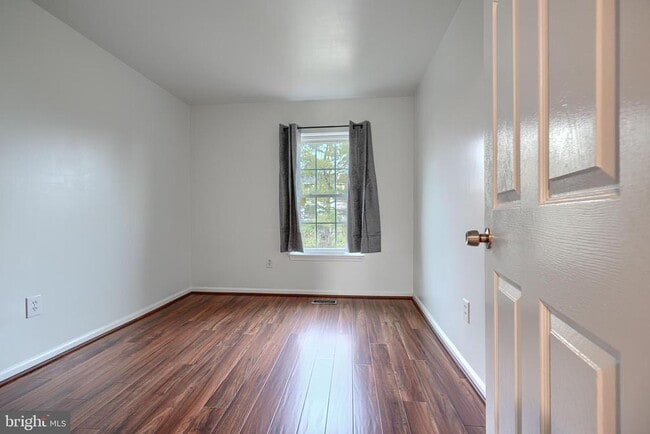 Building Photo - 309 Overlea Pl