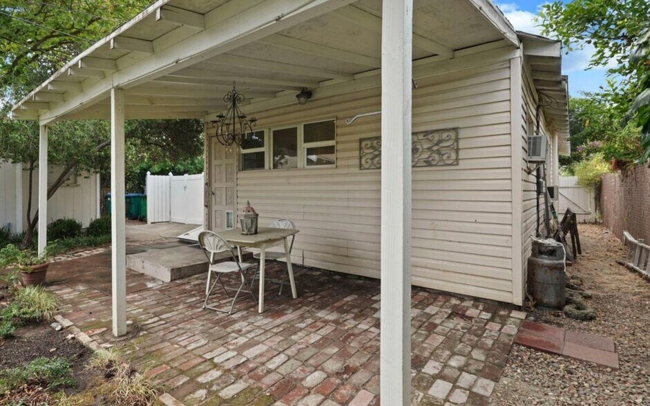 Building Photo - 511 Locust St