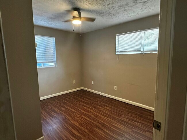 Building Photo - 2711 Orchard Dr