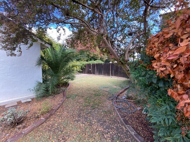 Building Photo - Upcoming Charming 2 Bed, 2Bath home in Kingsburg CA