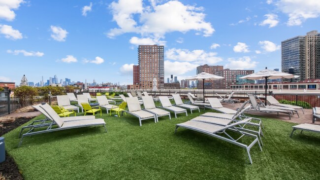 Building Photo - 675 Monmouth St