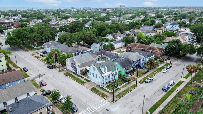 Building Photo - 3301 Ave N Ursuline St