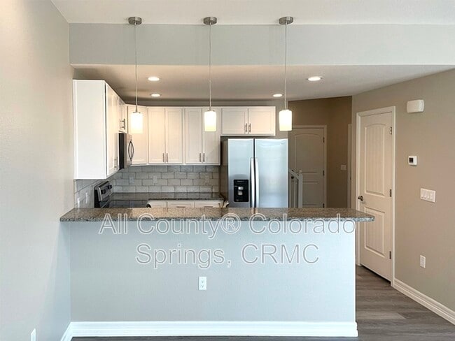 Building Photo - 610 Thimbleberry Point