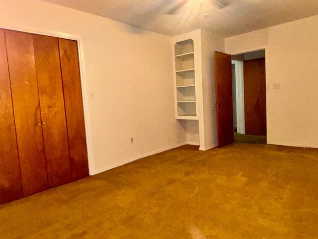 Building Photo - 416 Oneida Ave