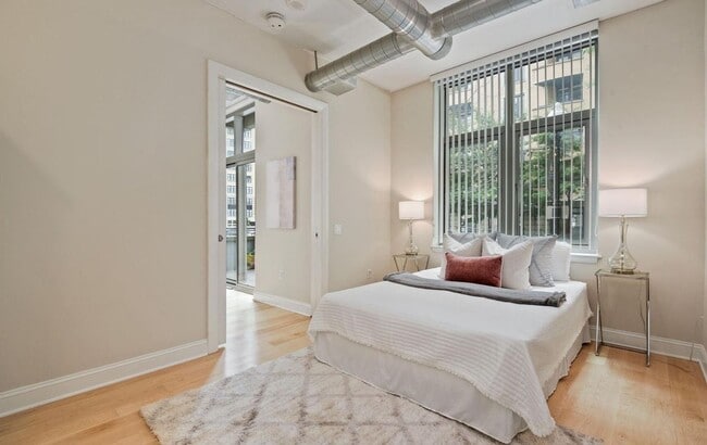 Building Photo - Incredible Luxury 2BR/2BA Condo Includes G...