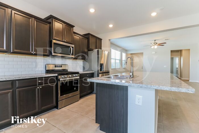 Building Photo - 4010 W Coneflower Ln