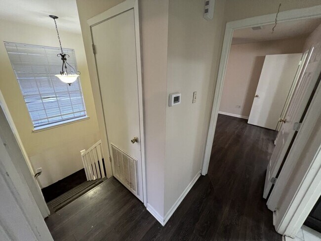 Building Photo - Brightside View