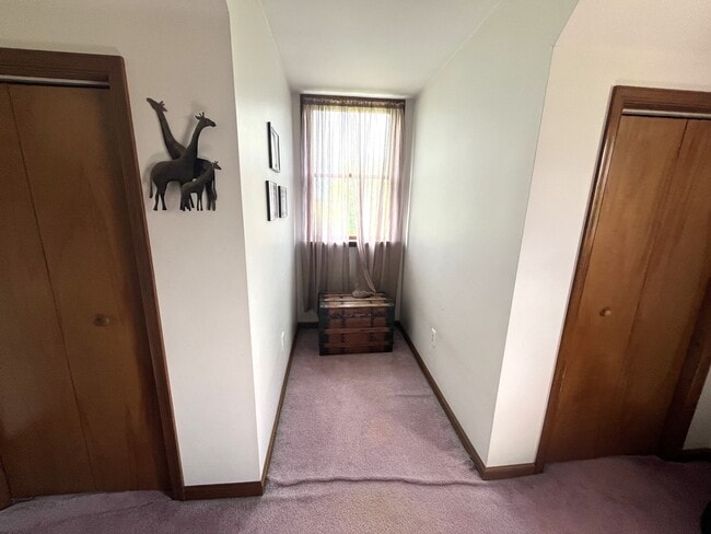 Building Photo - Spacious 4BR/3.5BA Single Family Home on 2...