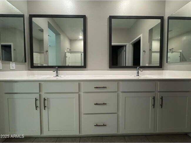 Building Photo - 775 E Furness Dr