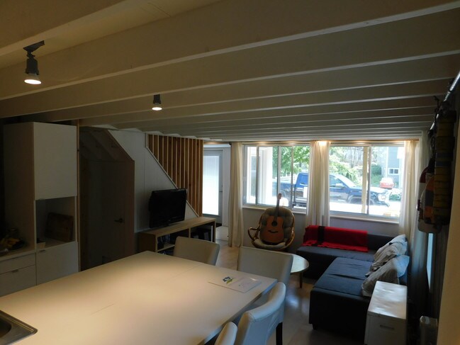 Building Photo - 42 Evergreen Ave