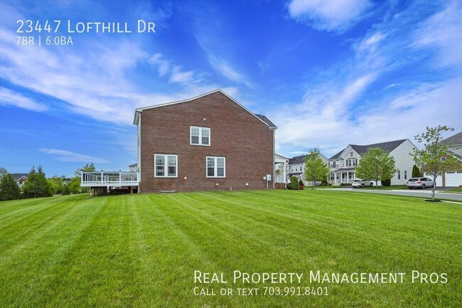 Building Photo - Beautifully Maintained 7 Bedroom 6 Bath Ho...