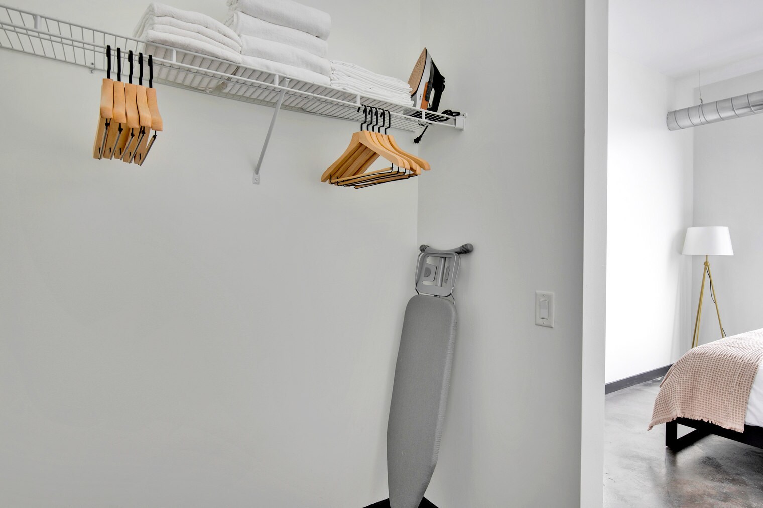 Building Photo - 1647 N Milwaukee Ave