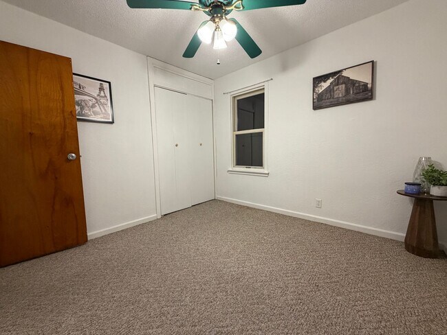 Building Photo - 3 bed, 1 bath home in Evansdale.