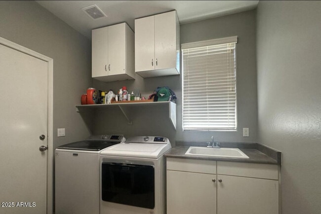Building Photo - 90 W Beechnut Pl