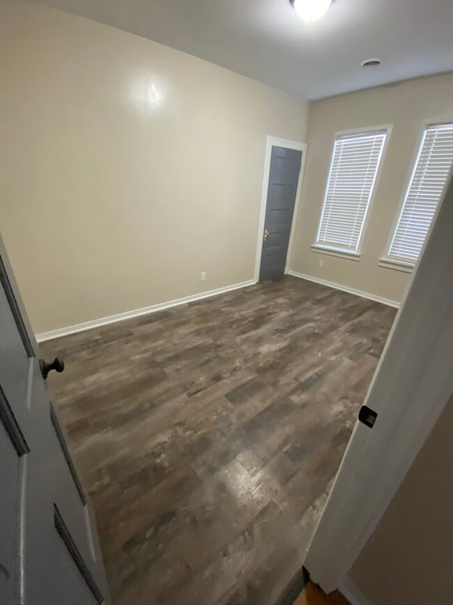 Building Photo - 437 Loras Blvd