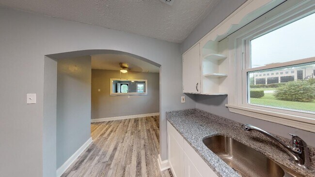 Building Photo - 1619 Bluegrass Ave